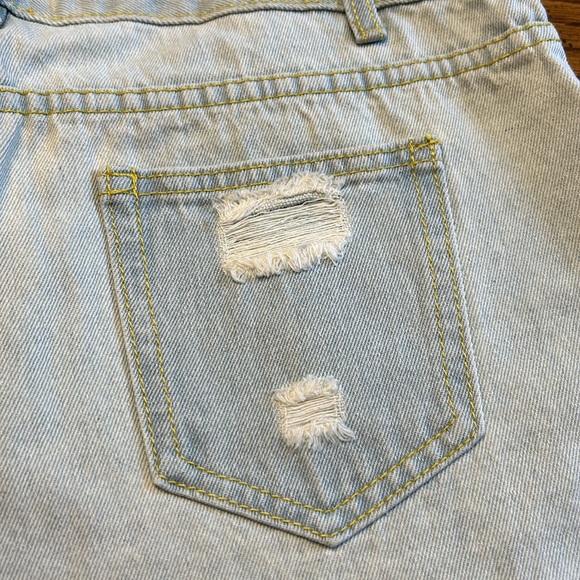 ETWO Embroidered High Rise Distressed Raw Hem Jean Shorts - Picture 9 of 12
